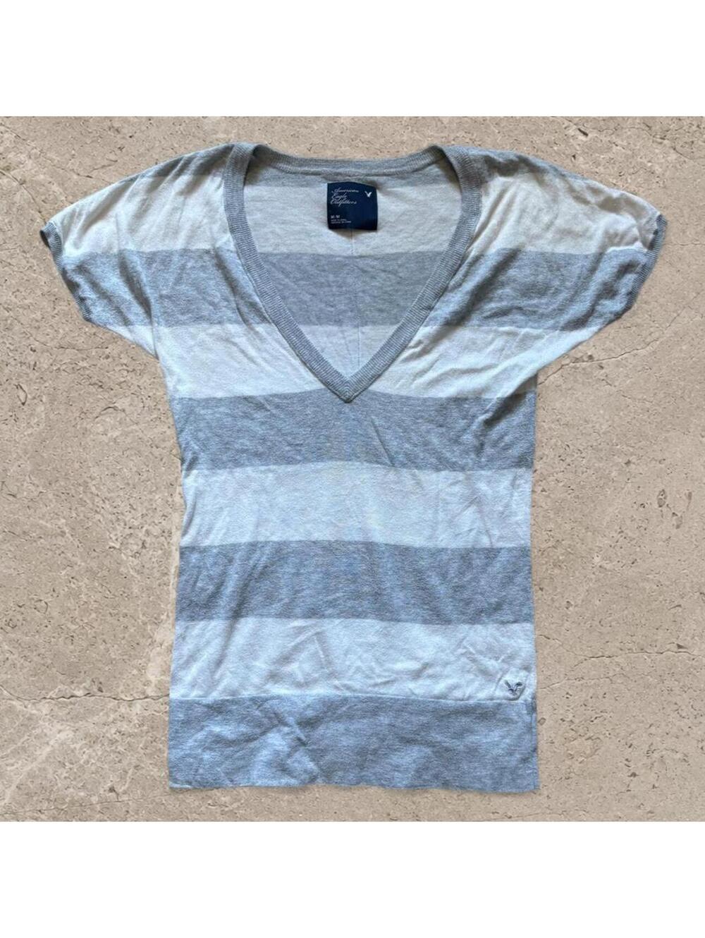 Super fire skater style Y2K women’s striped American Eagle sweater top.